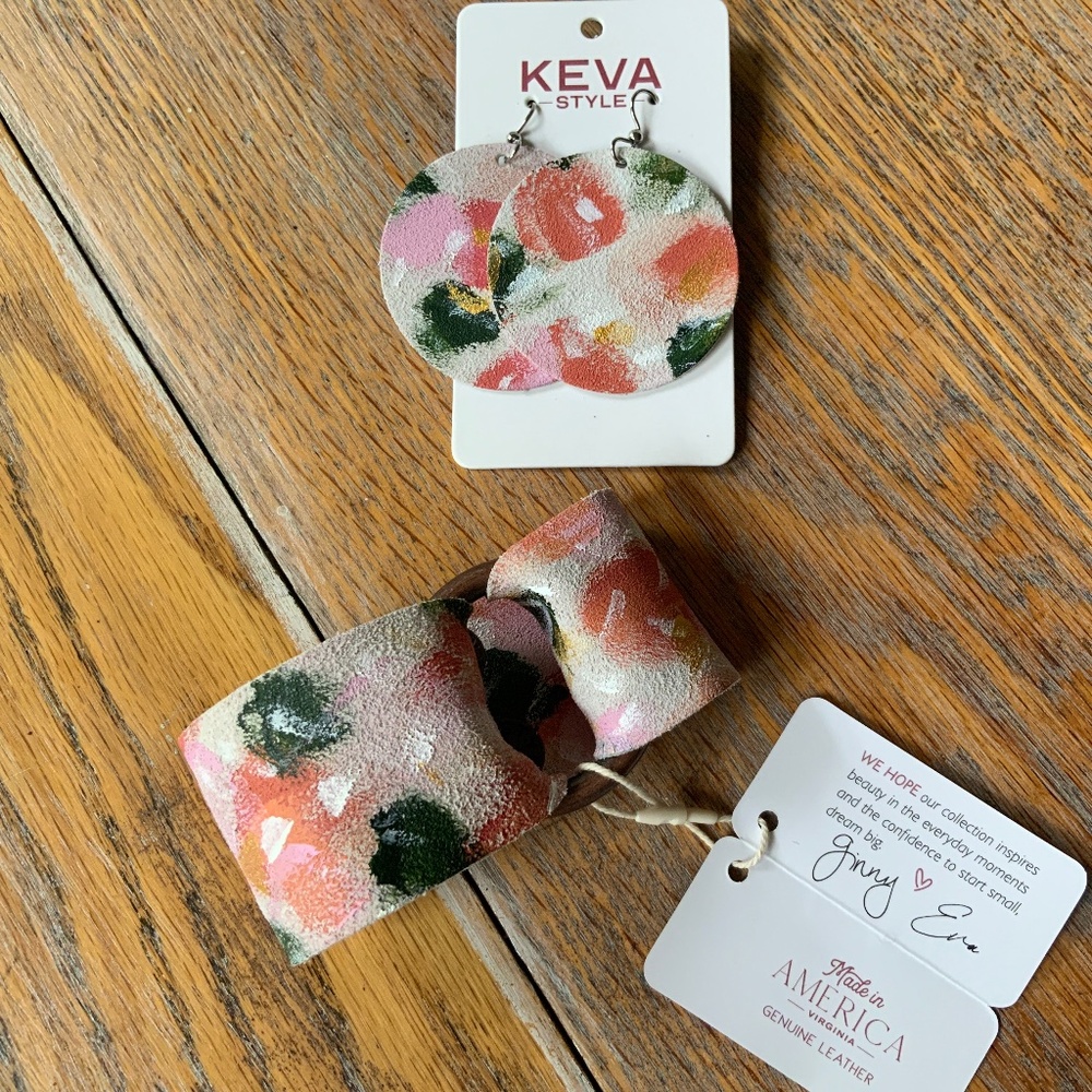 KEVA leather printed snap bracelet with matching disk earrings/NWT